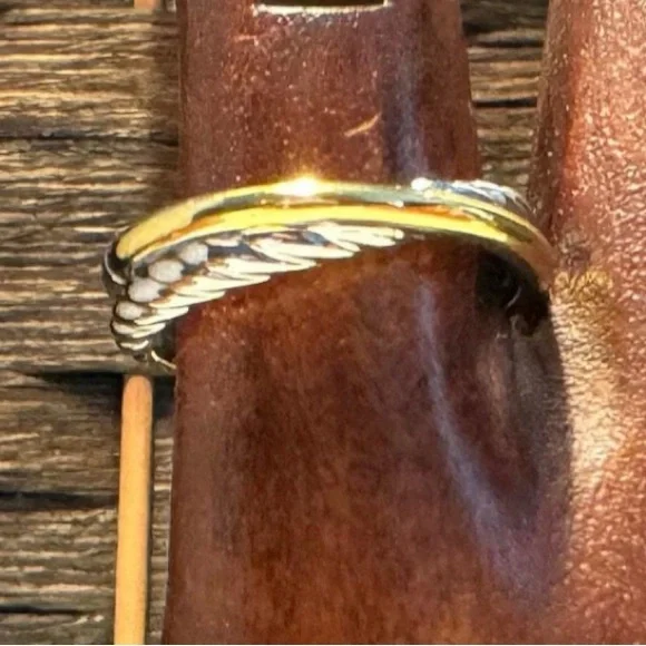 Silver and gold crossover cable ring - Picture 2 of 4